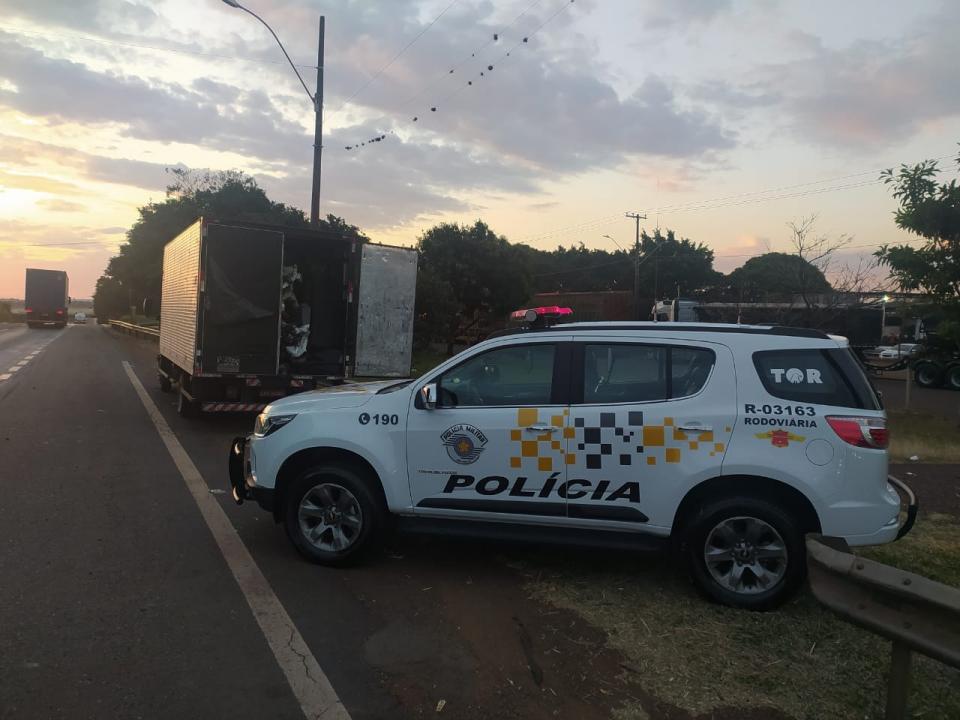Foto 3 de 3 — Caminhoneiro é preso com caminhão cheio de peças de carros furtadas e roubadas em Araraquara